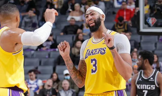 星空体育-浓眉:这赛季考验我的领导能力 大哥们鼓励我发声